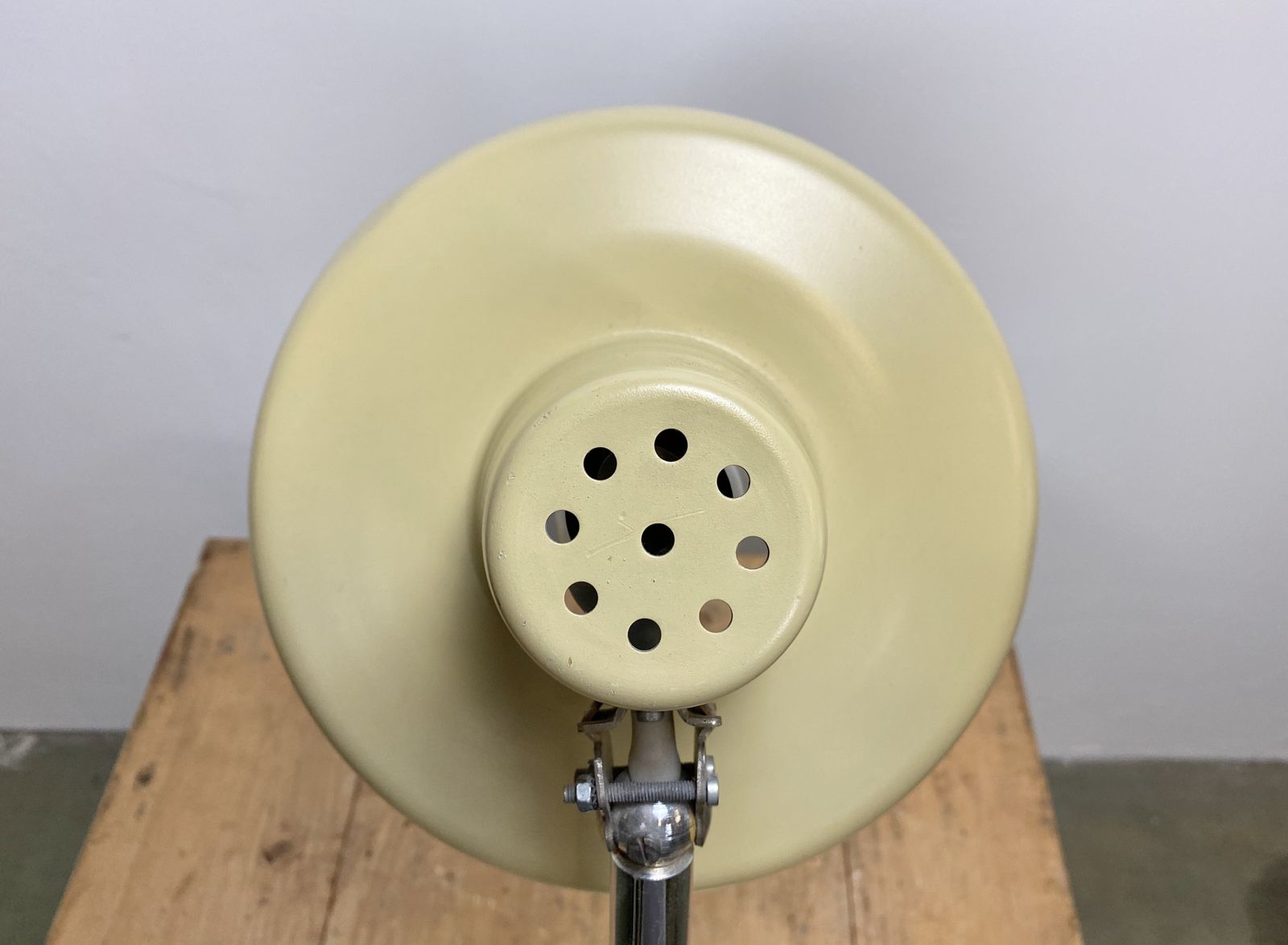 Beige Gooseneck Table Lamp, 1960s photo Lighting