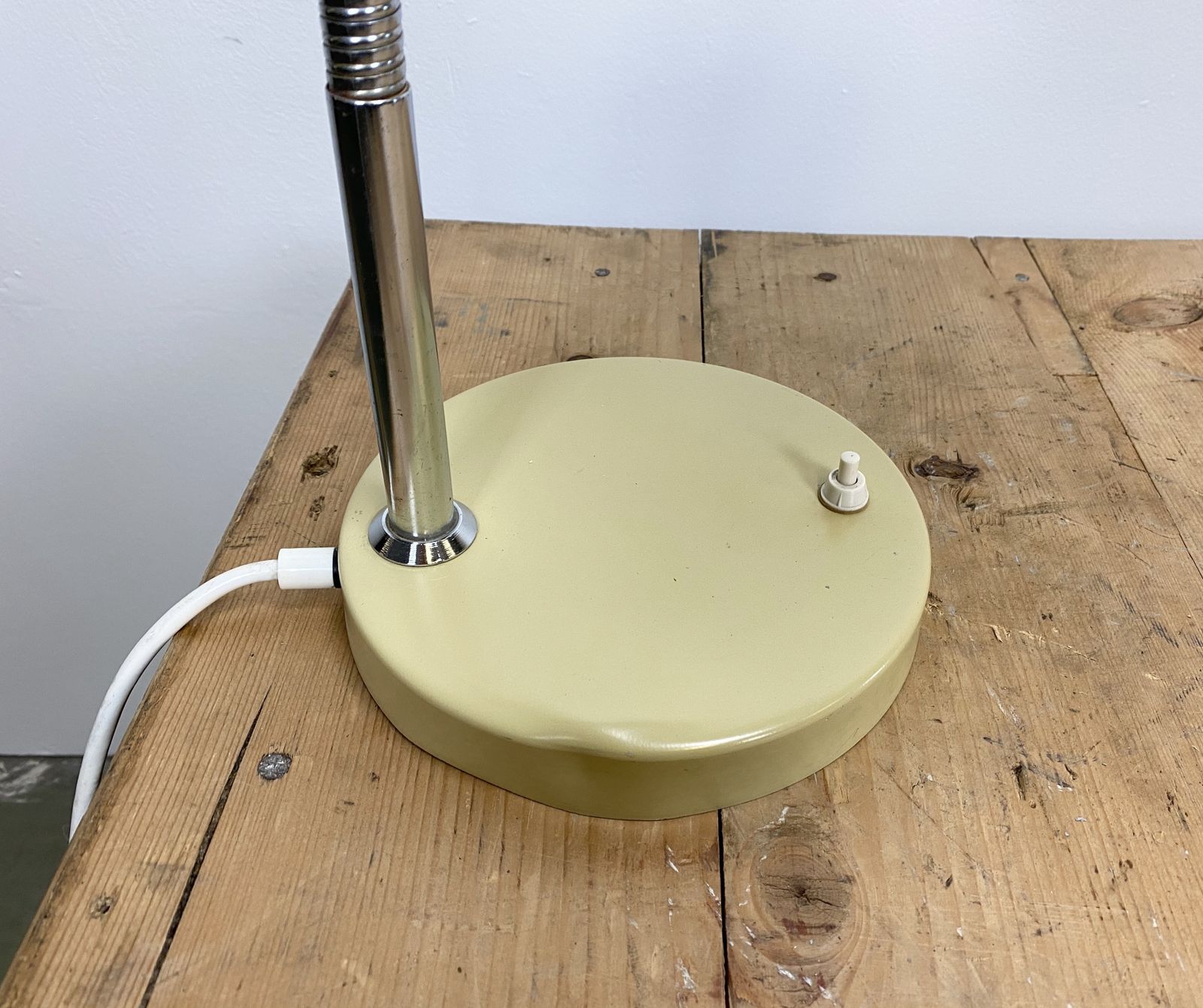 Beige Gooseneck Table Lamp, 1960s photo vintage