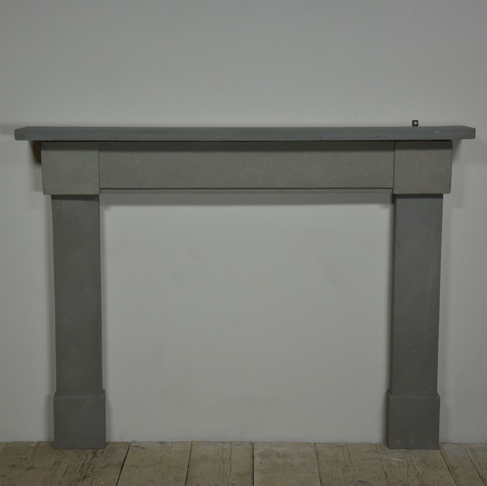 Antique Stone Fire Surround photo vinterior