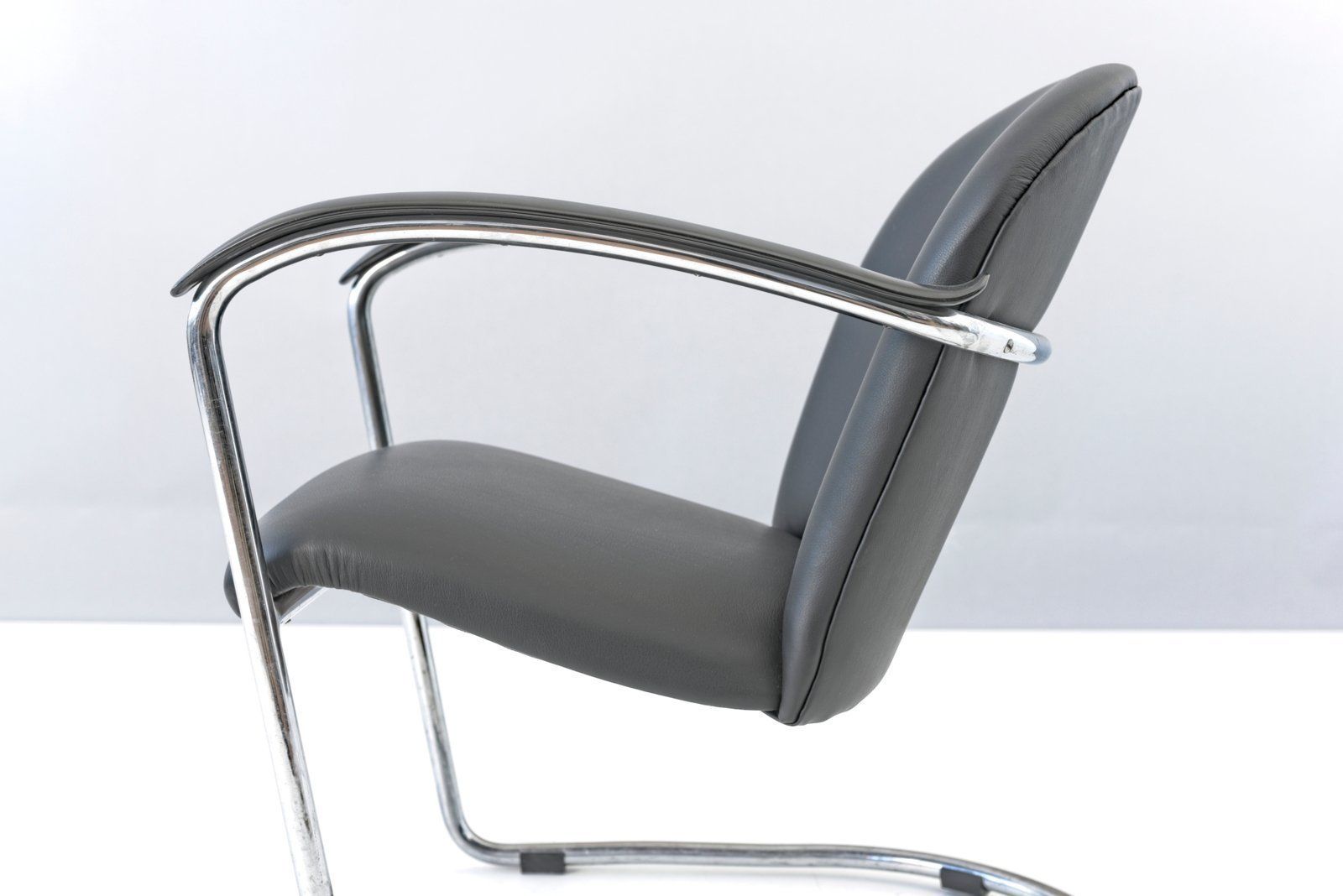 photo furniture Dutch Nr. 414 Cantilever Armchair By Willem Hendrik Gispen For Gispen, 1930s