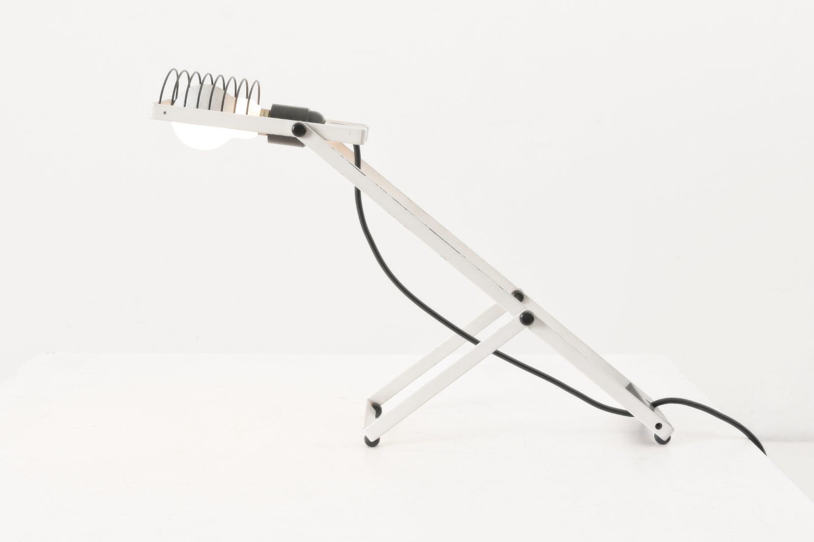 Italian Sintesi White Table Lamp By Ernesto Gismondi For Artemide, 1970s