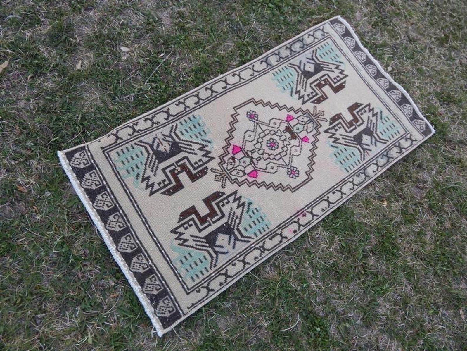 Small Neutral Oushak Rug, 1970s photo Textiles