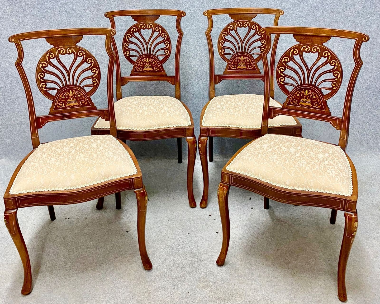 photo furniture Superb Mahogany & Inlaid Parlour Suite