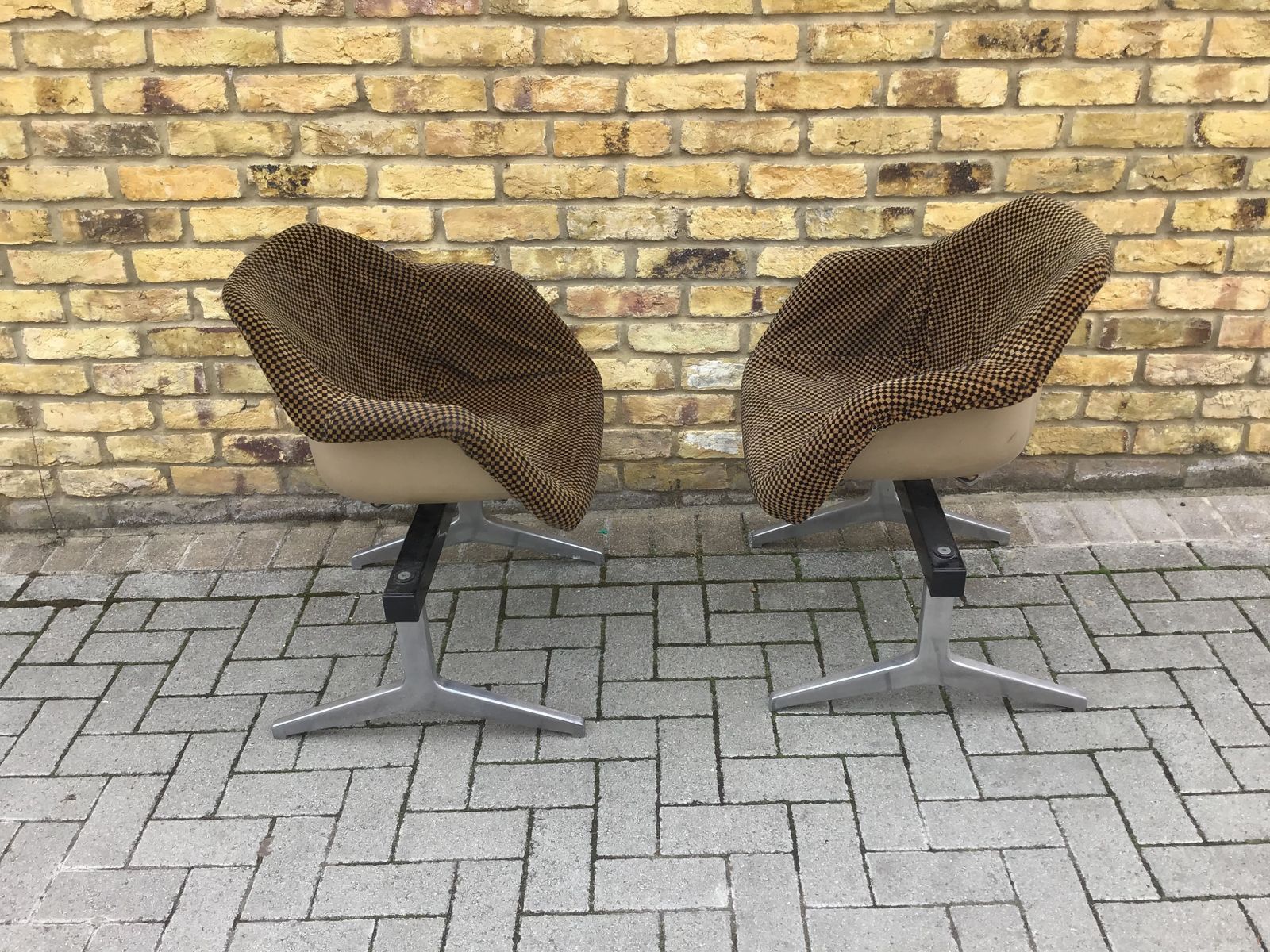 Robin Day Airport Chairs /1970’s Armchair photo furniture