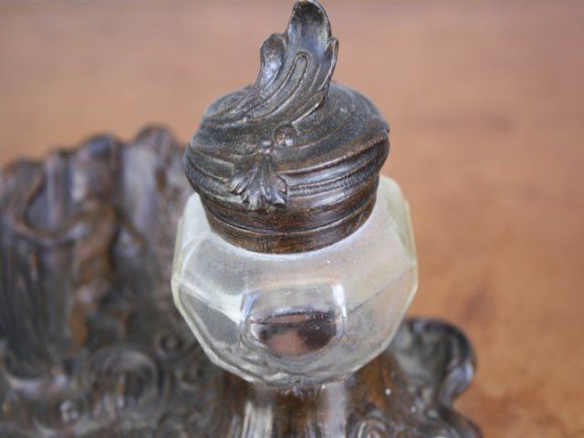 photo furniture Rocaille Style Pewter Inkwell For Baby