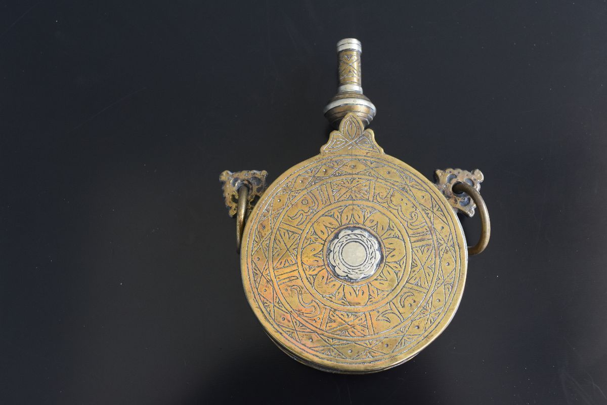 Militaria   Powdered Brass Pear Repoussé Oriental photo furniture