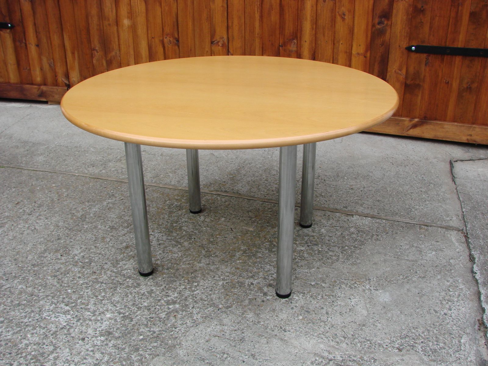 Round Table, 1980s photo furniture