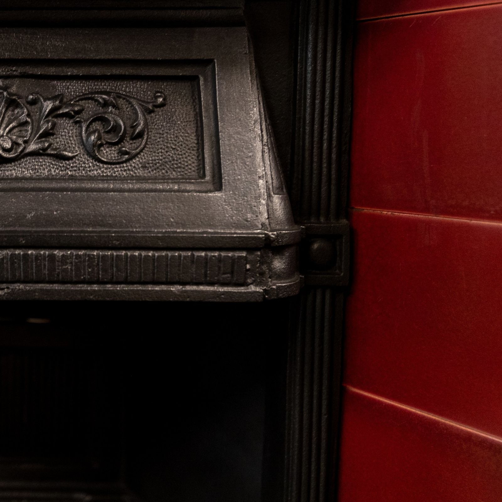 Antique Edwardian Cast Iron Combination Fireplace With Red Tiles photo vinterior