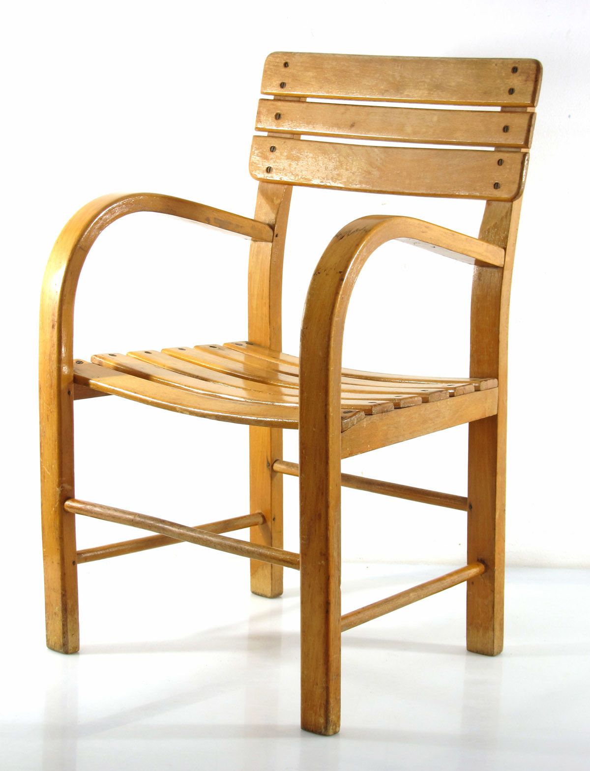 Vintage houten kinderstoel uit de jaren vijftig