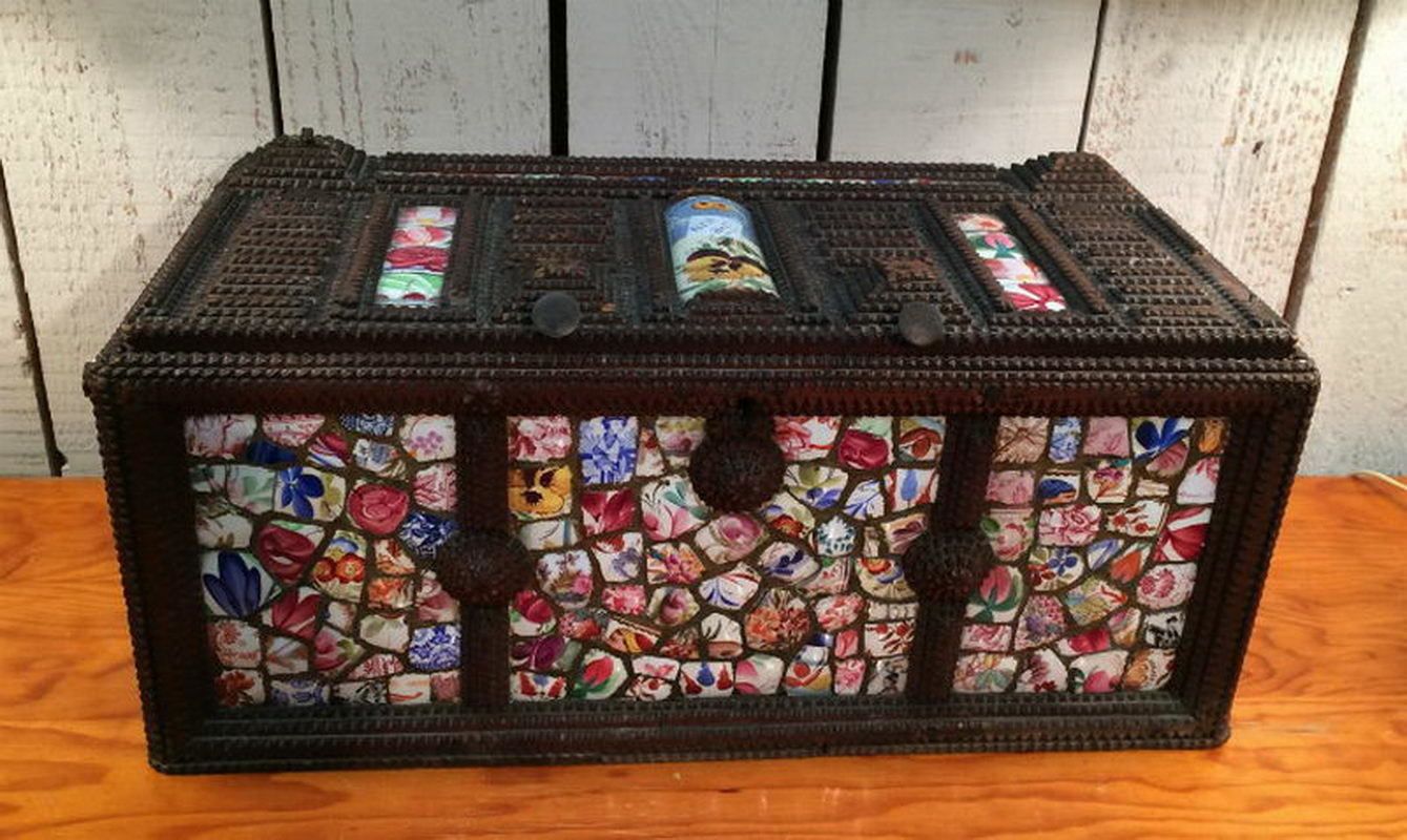 Very Nice And Unique Trump Art And English Broken Eathenware Pieces Box. End Of 19th Century photo furniture