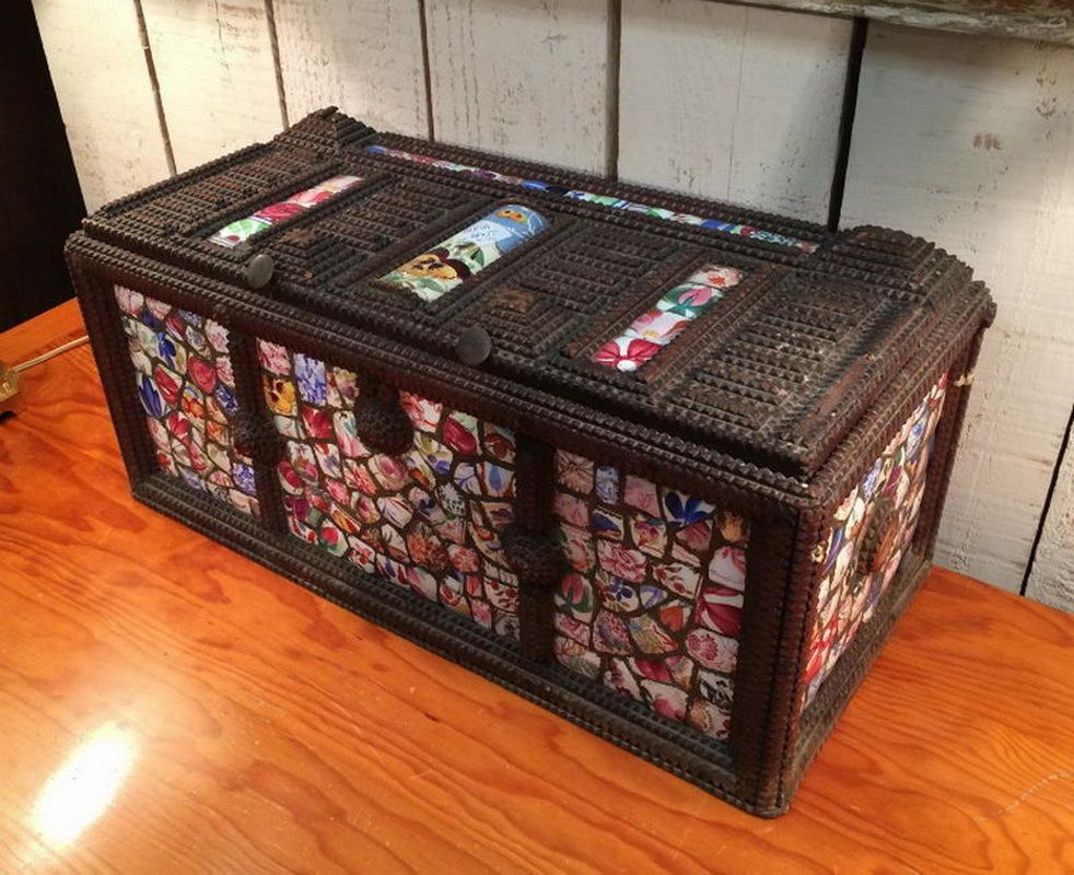 Very Nice And Unique Trump Art And English Broken Eathenware Pieces Box. End Of 19th Century photo 500.0
