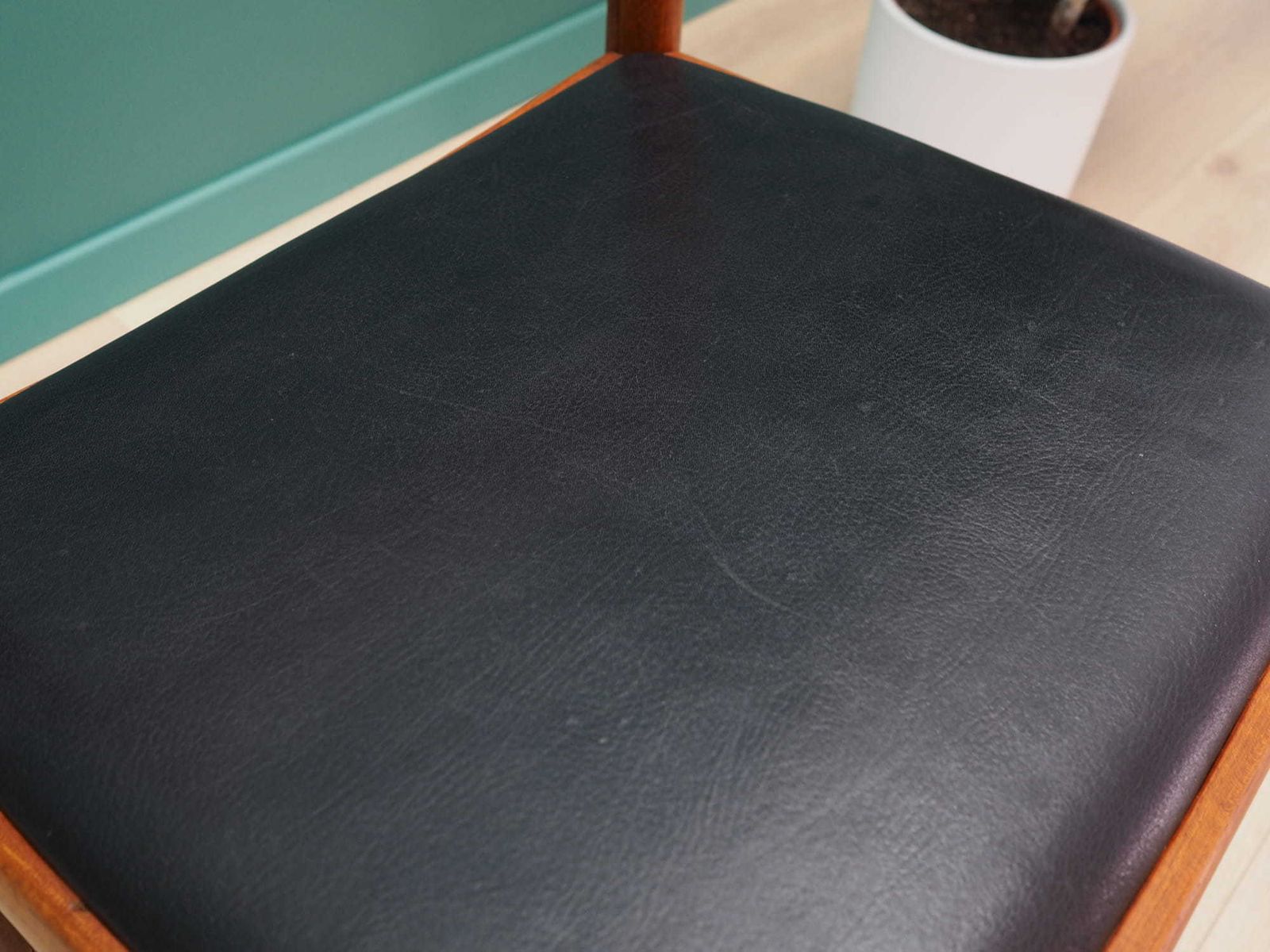 photo vinterior Kai Kristiansen Stoelen – Vintage Jaren 60/70