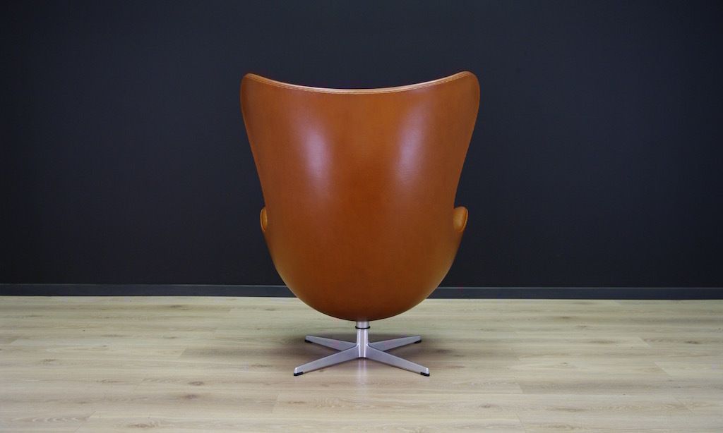 photo vintage Arne Jacobsen The Egg Chair Elegance Leather Retro