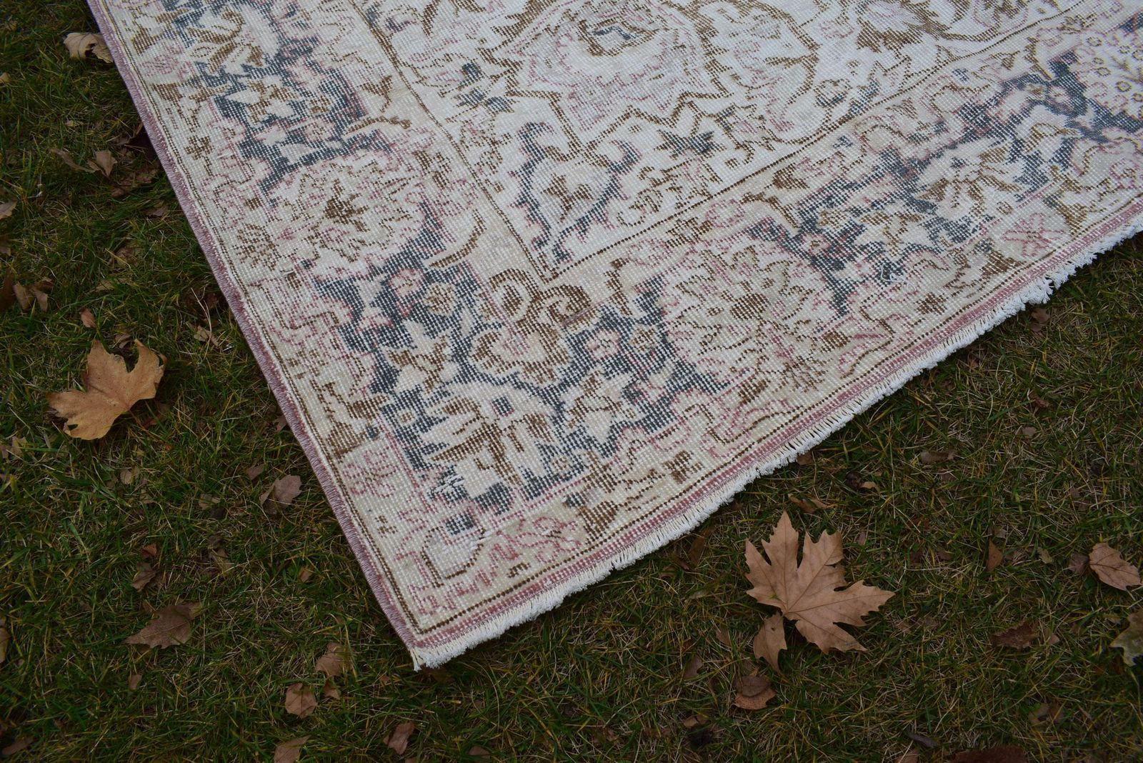 1960s Vintage Washed Out Oushak Rug photo vinterior