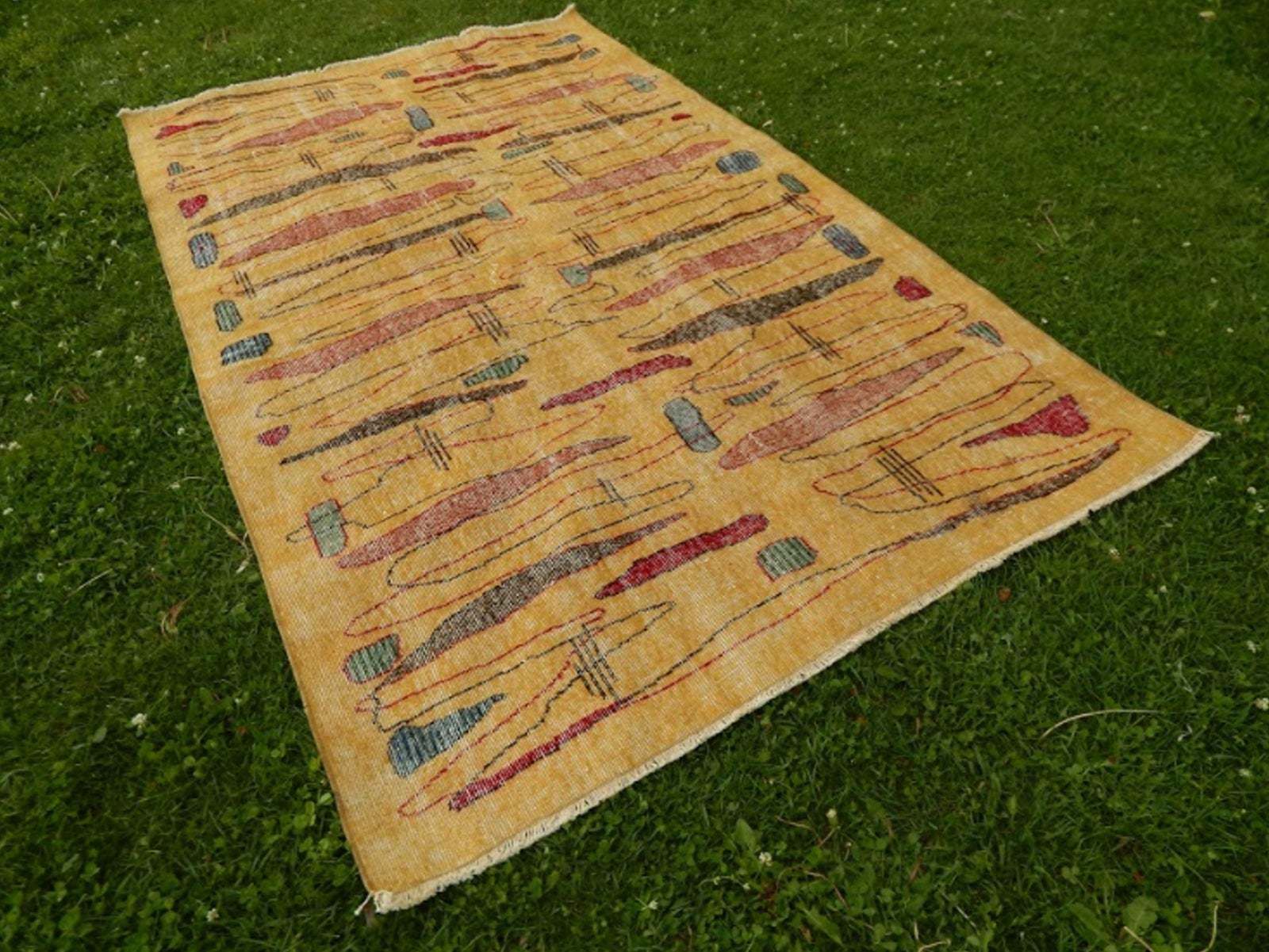 Vintage Zeki Müren Rug With A Modern Design   Turkish Art Deco Rug 5′ × 8′2″ photo Textiles