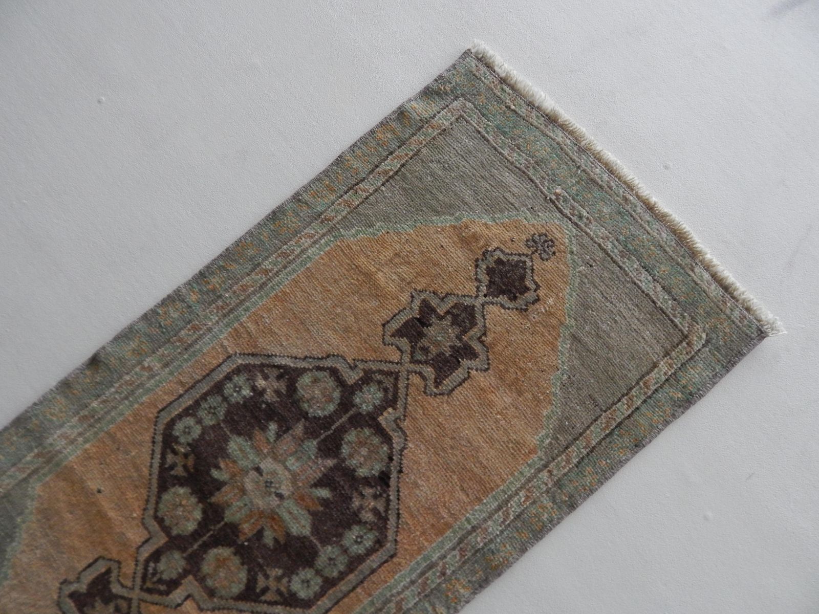 Distressed Low Pile Turkish Yastik Petite Rug Hand Knotted Faded Mat 19'' X 41' photo vinterior