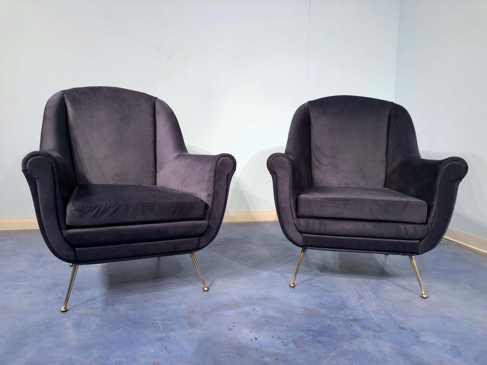 Pair Of Italian Midcentury Midnight Blue Velvet Armchairs, Gio Ponti Style 1950s photo for sale