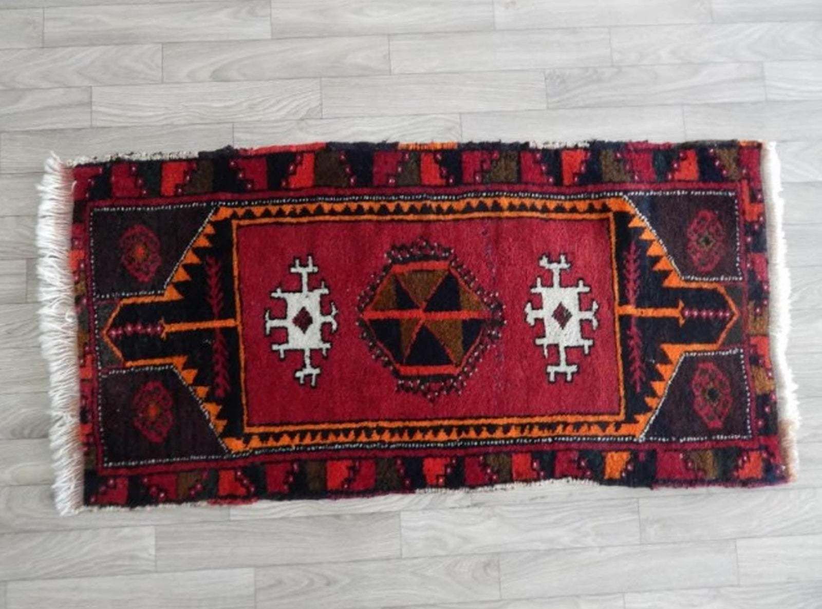 photo furniture Small Turkish Rug Hand Knotted Distressed Low Pile Area Rug Faded Mat 1′8″ × 3′3″