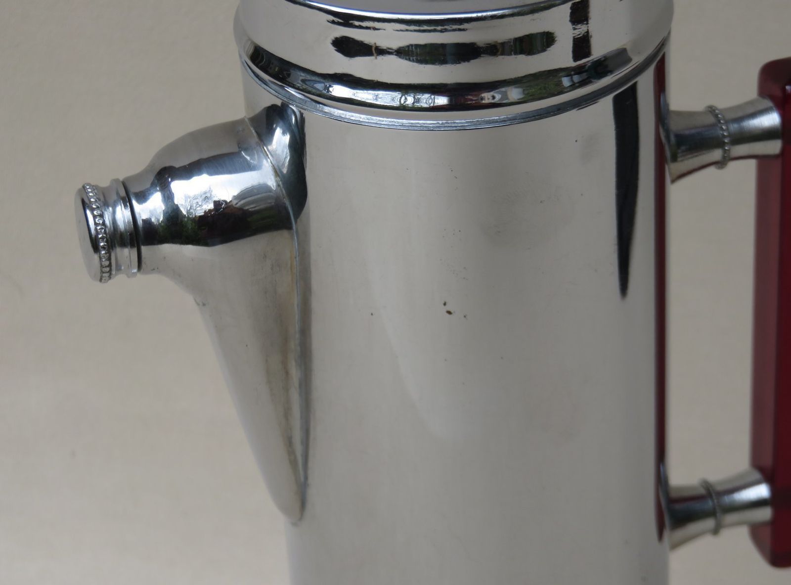 Art Deco Chrome Plated, Red Catalin & Stainless Chrome Shaker photo vintage