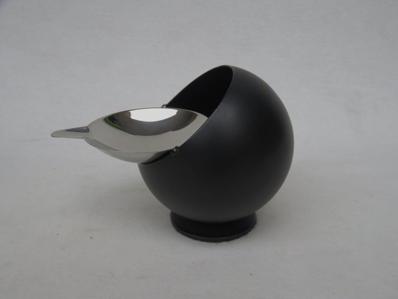 Large Model Smokny Ball Ashtrays From F.W. Quist, 1970s, Set Of 3 photo furniture