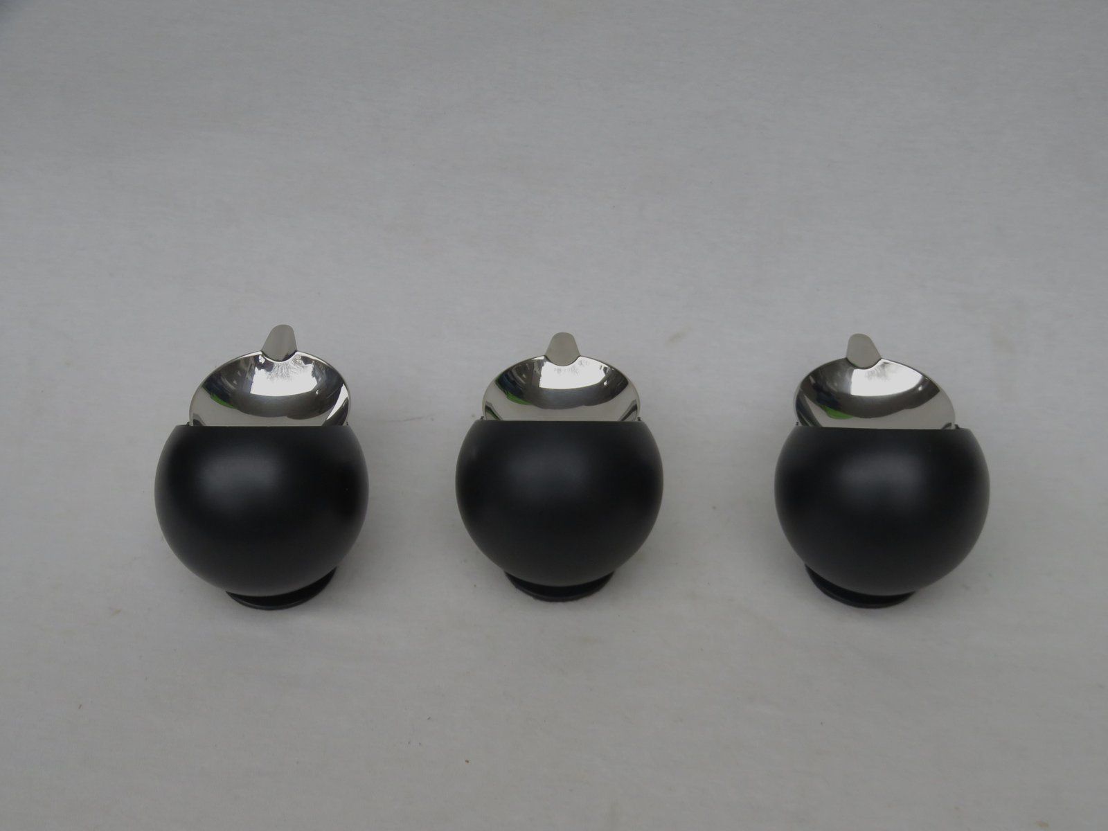 Large Model Smokny Ball Ashtrays From F.W. Quist, 1970s, Set Of 3 photo Home Decor