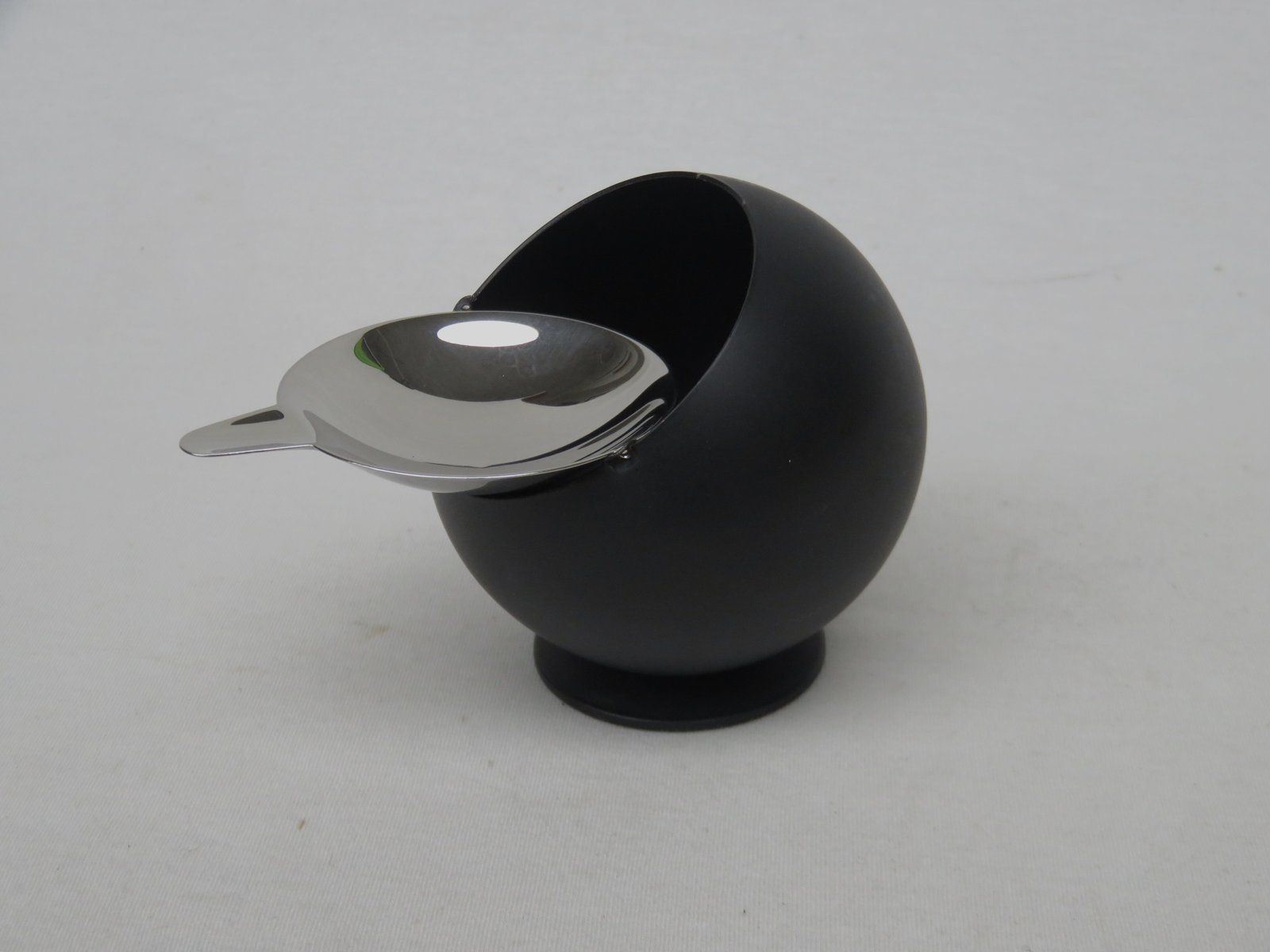 Model Smokny Ball Ashtrays From F.W. Quist   Middle Size, 1970s, Set Of 3 photo furniture
