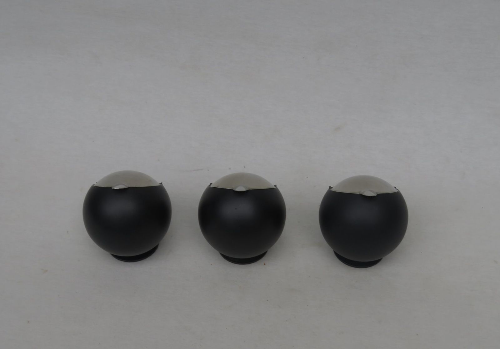 Model Smokny Ball Ashtrays From F.W. Quist   Middle Size, 1970s, Set Of 3 photo Home Decor