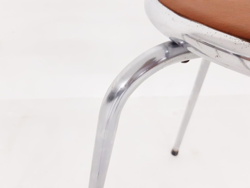 photo furniture Set Van 3 Chromen Krukken Met Cognackleurige Leren Bekleding, Ca. Jaren 1960