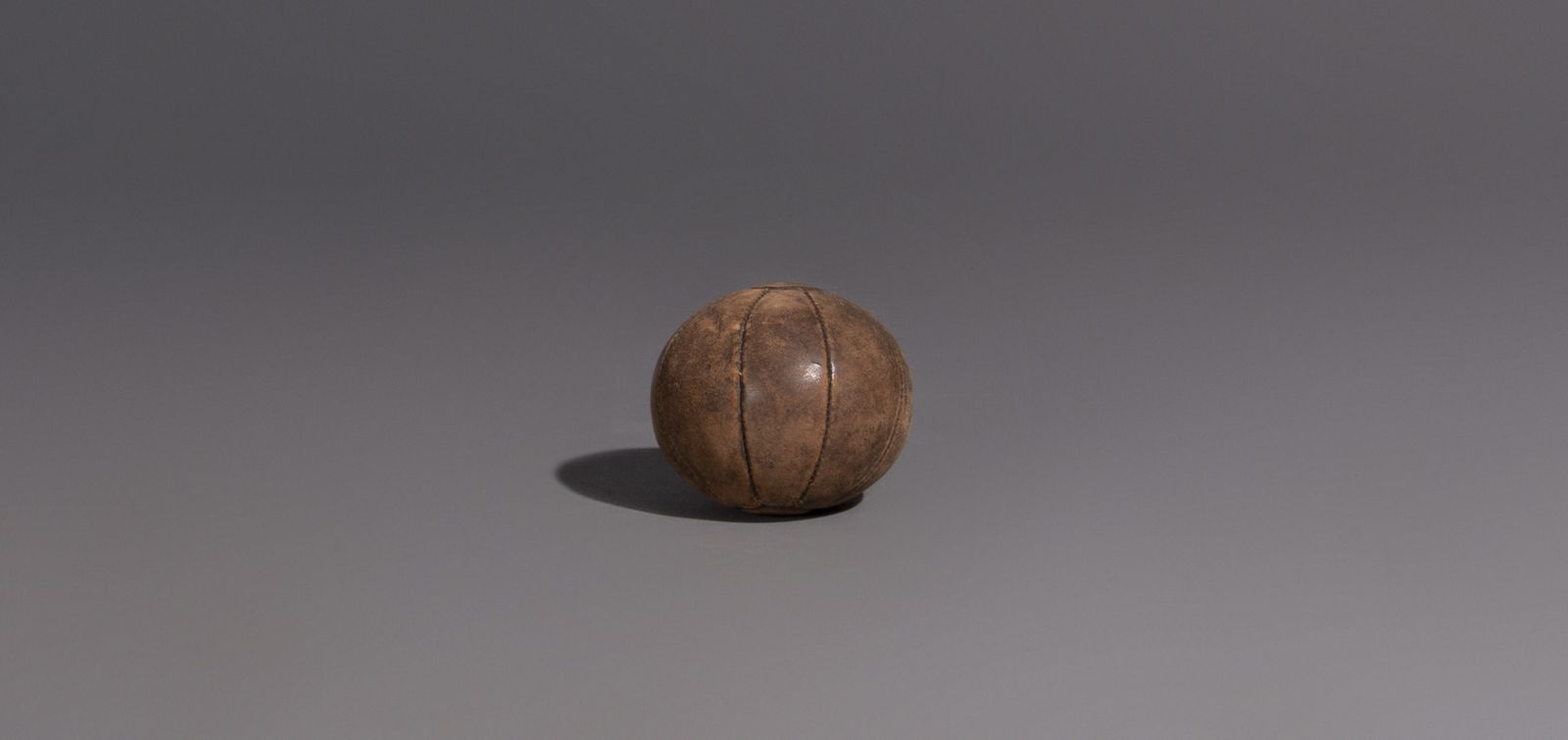 Vintage Medicine Balls Made Of Dark Brown Leather, 0,5 Kg photo for sale
