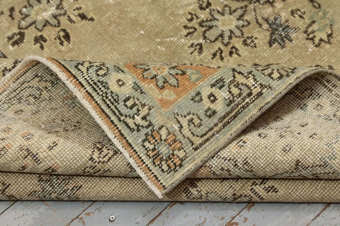 photo furniture 5.6x9.6, Turkish Vintage Oushak Rug, Neutral Beige Faded Natural Floral Area Wool Rug, Room Decor, Living Room Rug, Handmade Boho Chic Rugs