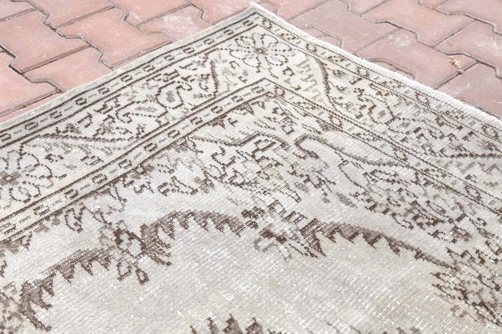 Turkish Vintage Oushak Floral Area Rug, Wool, Natural Grey Farmhouse Decor, Living Room Rug, Handmade, Faded Beige, Neutral Gray photo vinterior