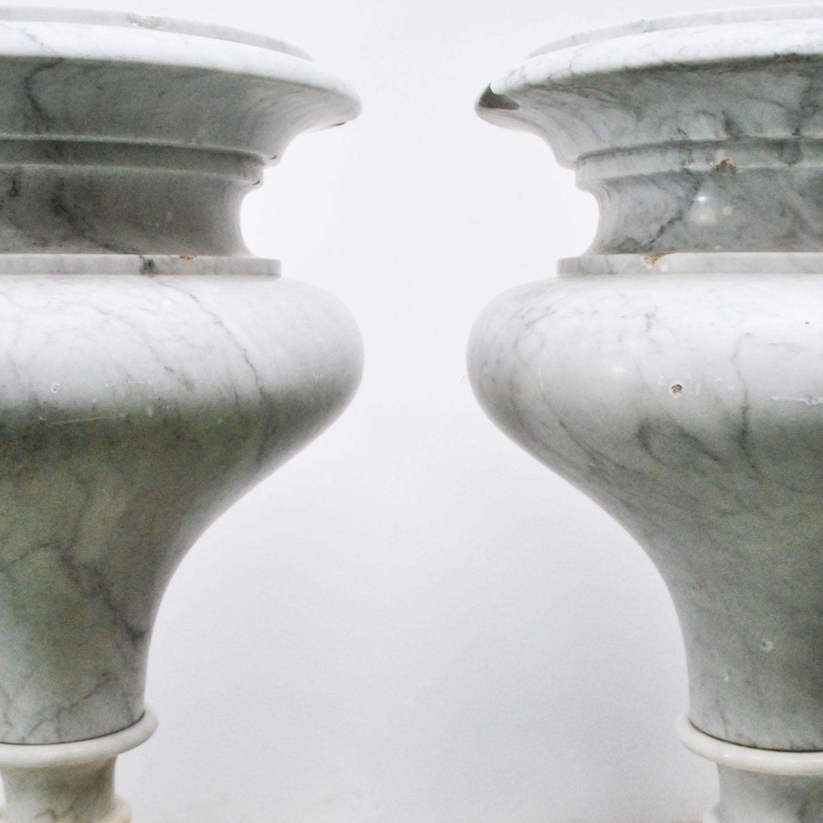 photo furniture Elegant Pair Of Large Carrara Marble Vases, Period Early 20th Century