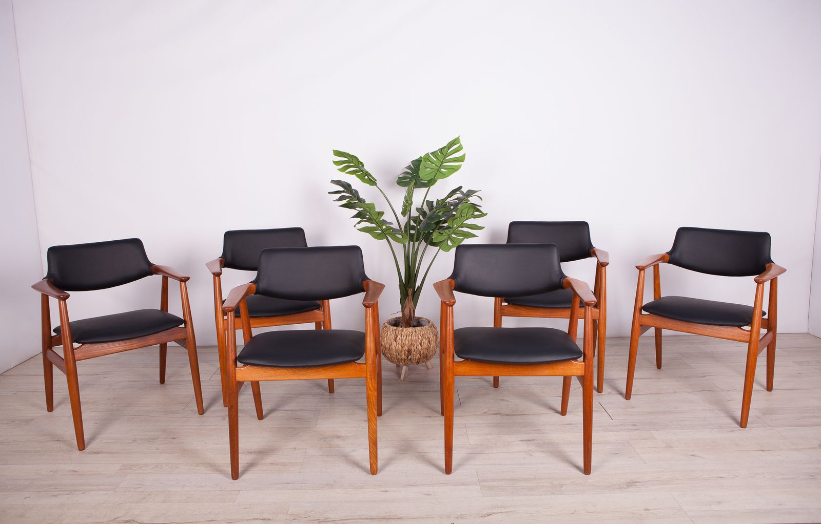 Teak Model Gm11 Dining Chairs By Svend åge Eriksen For Glostrup, 1950s, Set Of 6