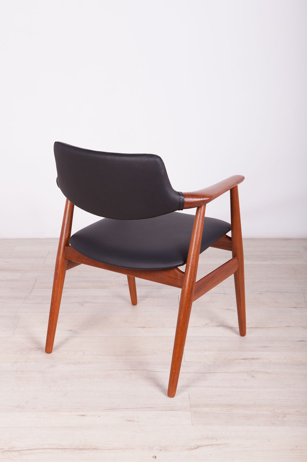 photo furniture Teak Model Gm11 Dining Chairs By Svend åge Eriksen For Glostrup, 1950s, Set Of 6