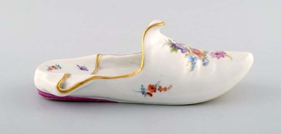Antik Meissen Slipper In Hand Painted Porcelain With Floral Motifs, 19th Century