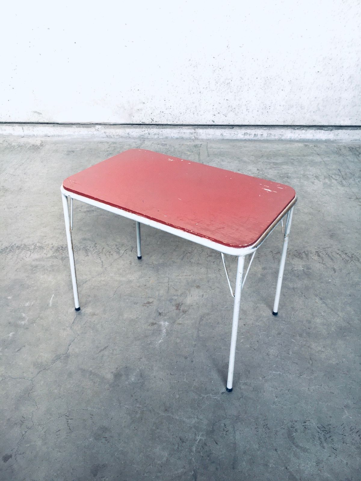 photo furniture Dutch Design 2 Keukenstoelen En Bijzettafel Van Lemafa Den Haag, Ca. Jaren 1950