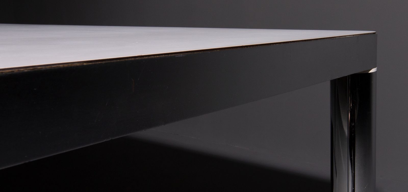 Salvarani Eettafel Met Verchroomd Stalen Frame photo vinterior