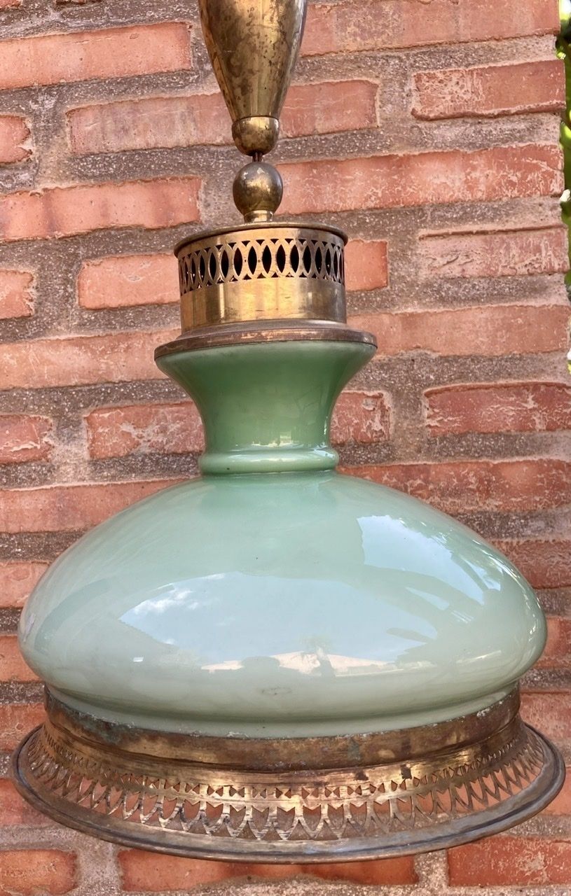 Mid Century Katrolhanglamp Met Opaline Groen Kristalglas En Messing photo vinterior