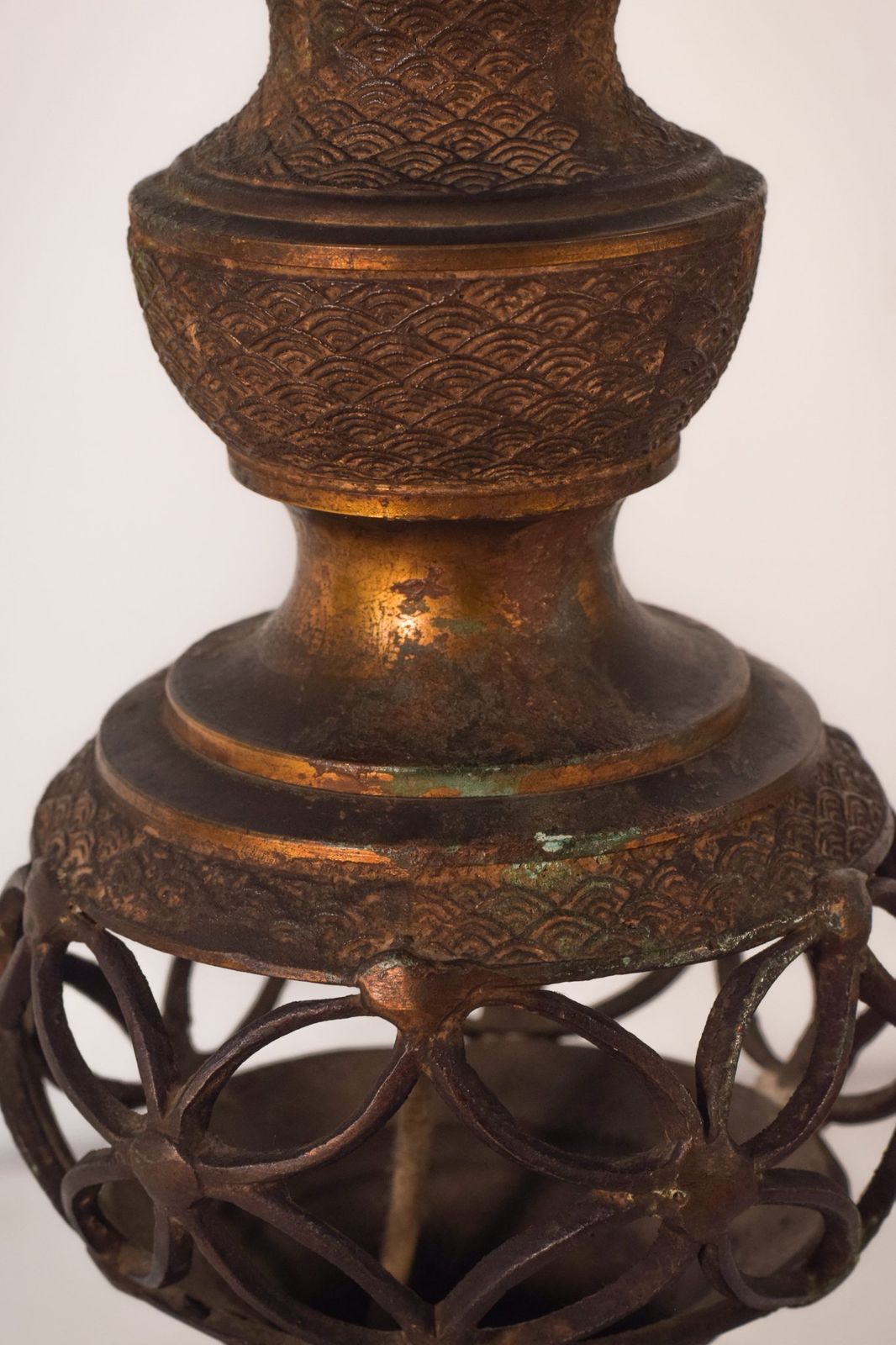 Lampstandaard In Oosterse Stijl Van Gepatineerd Messing photo 475.0
