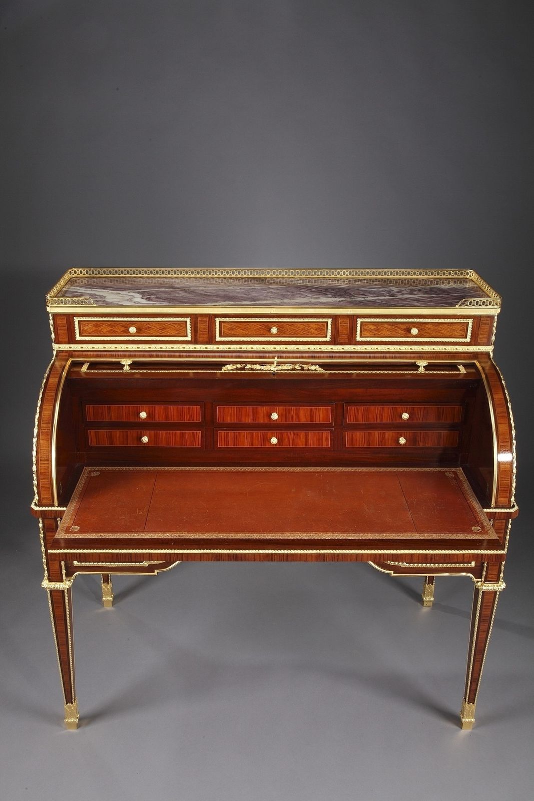 photo vintage Rolltop-bureau naar Jean Henri Riesener, toegeschreven aan Maison Beurdeley