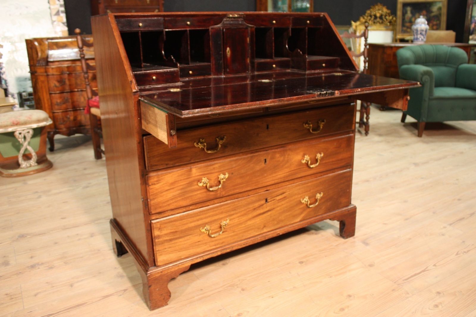 Antique English Bureau In Mahogany Wood photo vinterior