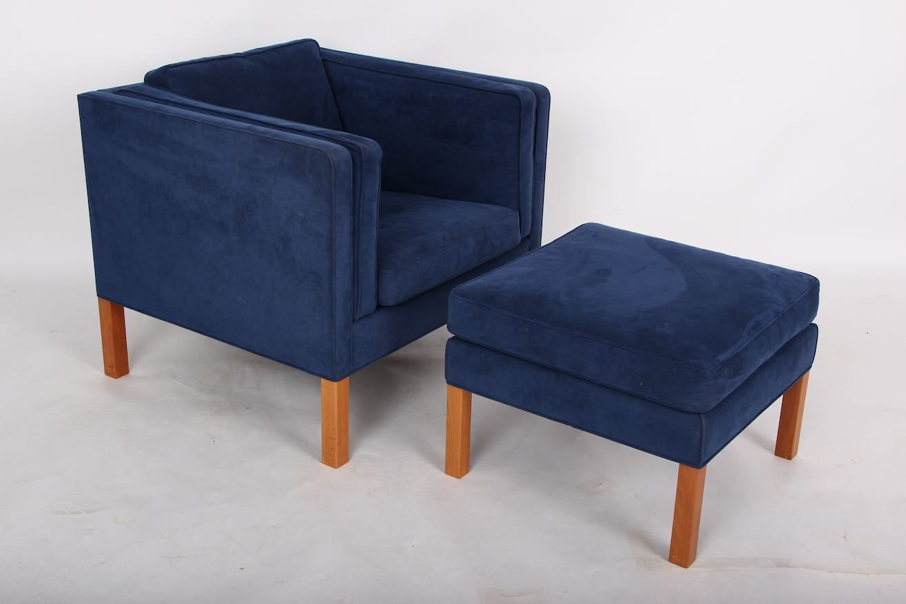 Borge Mogensen 1 Easychair And 1 Footstool. Modell 2330 & 2331. 2005 Produktion. (Set)