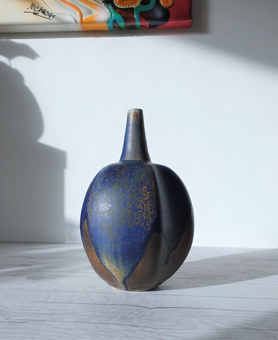 photo furniture Reiner Gehrig, Grünstadt Studio, Matte Cedar, Sand And Blue Running Glaze Bottle Vase | 1970s