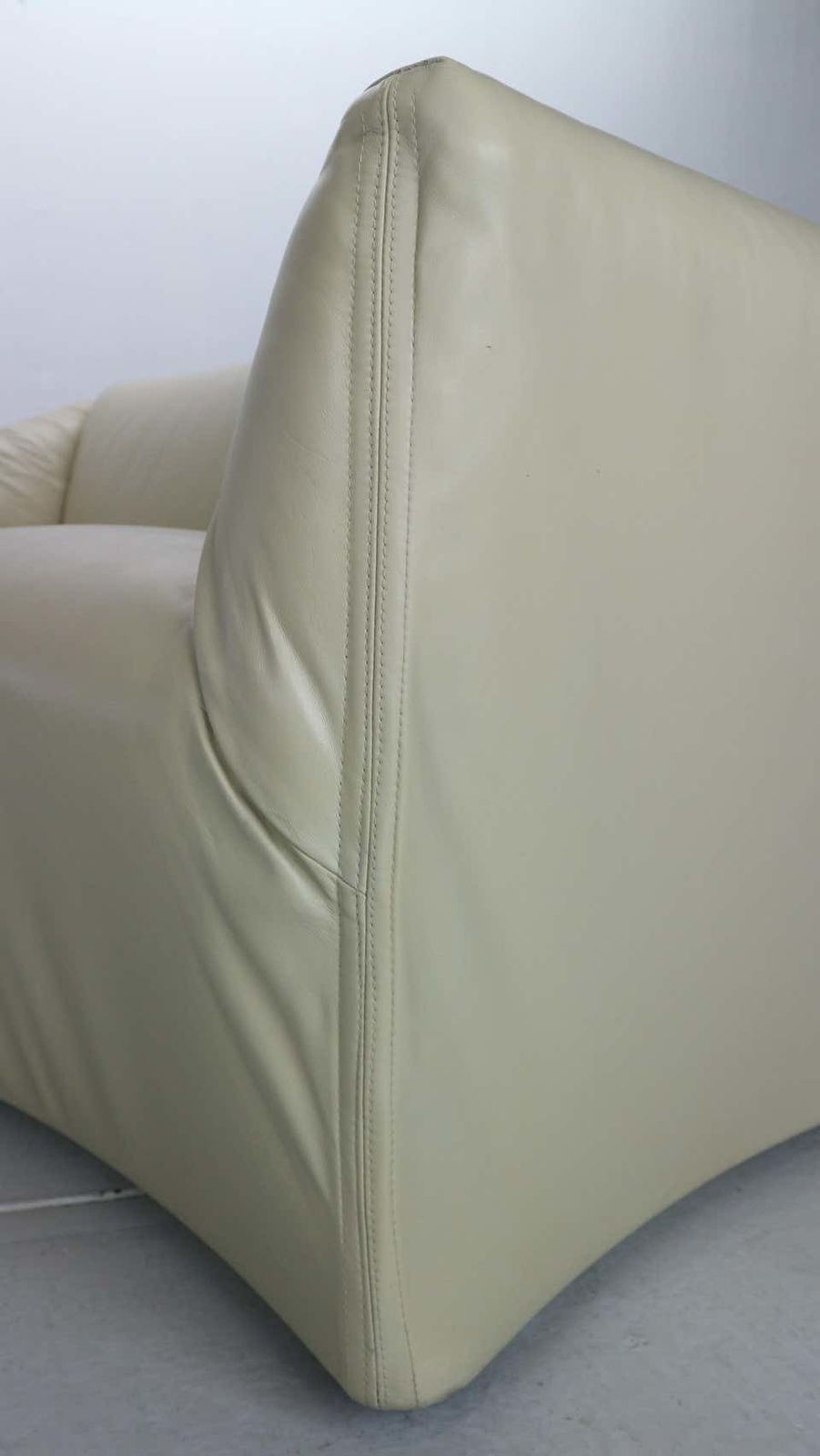 photo buy Mario Bellini "Tentazione" Leather Sofa Or Loveseat For Cassina, 1970s