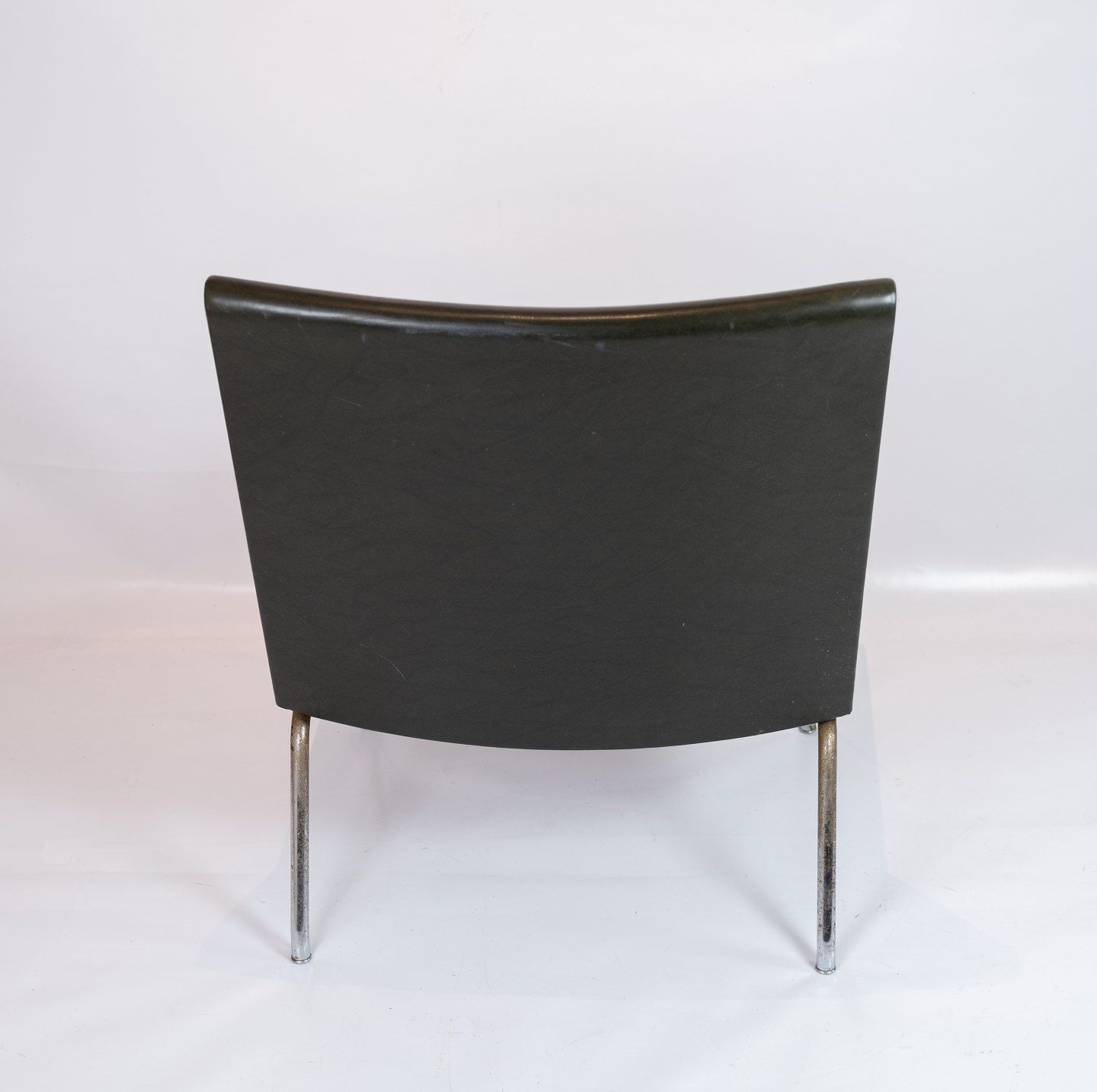 A Set Of Airport Chairs, Model Ch401, Designed By Hans J. Wegner For Carl Hansen And Son photo vinterior