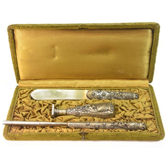 Seal Box 3 Pieces To Seal In Bronze With Lilies Early Twentieth