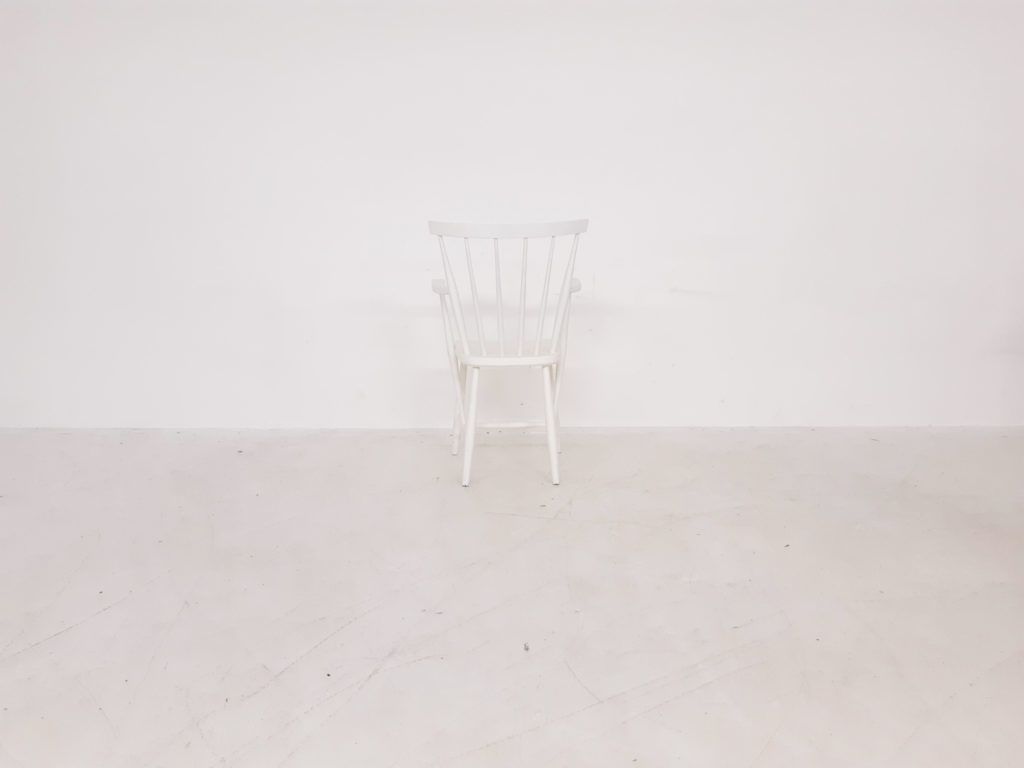 Mid Century White Spindle Back Arm Chair photo Furniture
