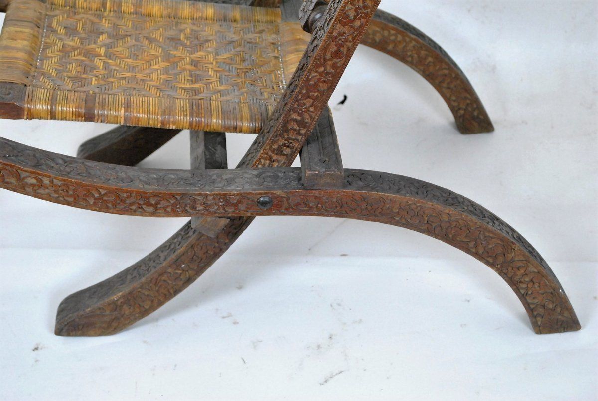 575.0 Folding Chair In Carved Exotic Wood And Cannage, Asia, Late 19th / Early 20th Century photo