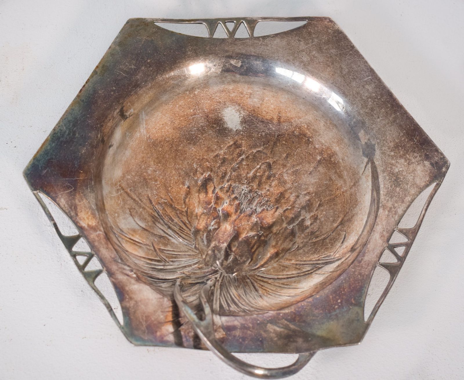 Drie Art Nouveau Tinnen Schalen photo for sale