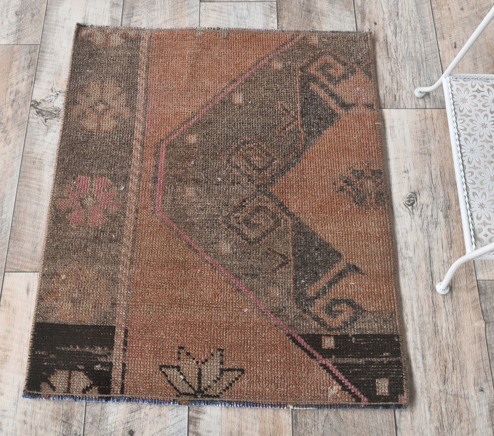 Turkish Vintage Oushak Rug, Door Mat Small Carpet, Handmade Wool Doormat, Oriental Camel Beige Mini Rugs, One Of A Kind, Made In Turkey photo for sale